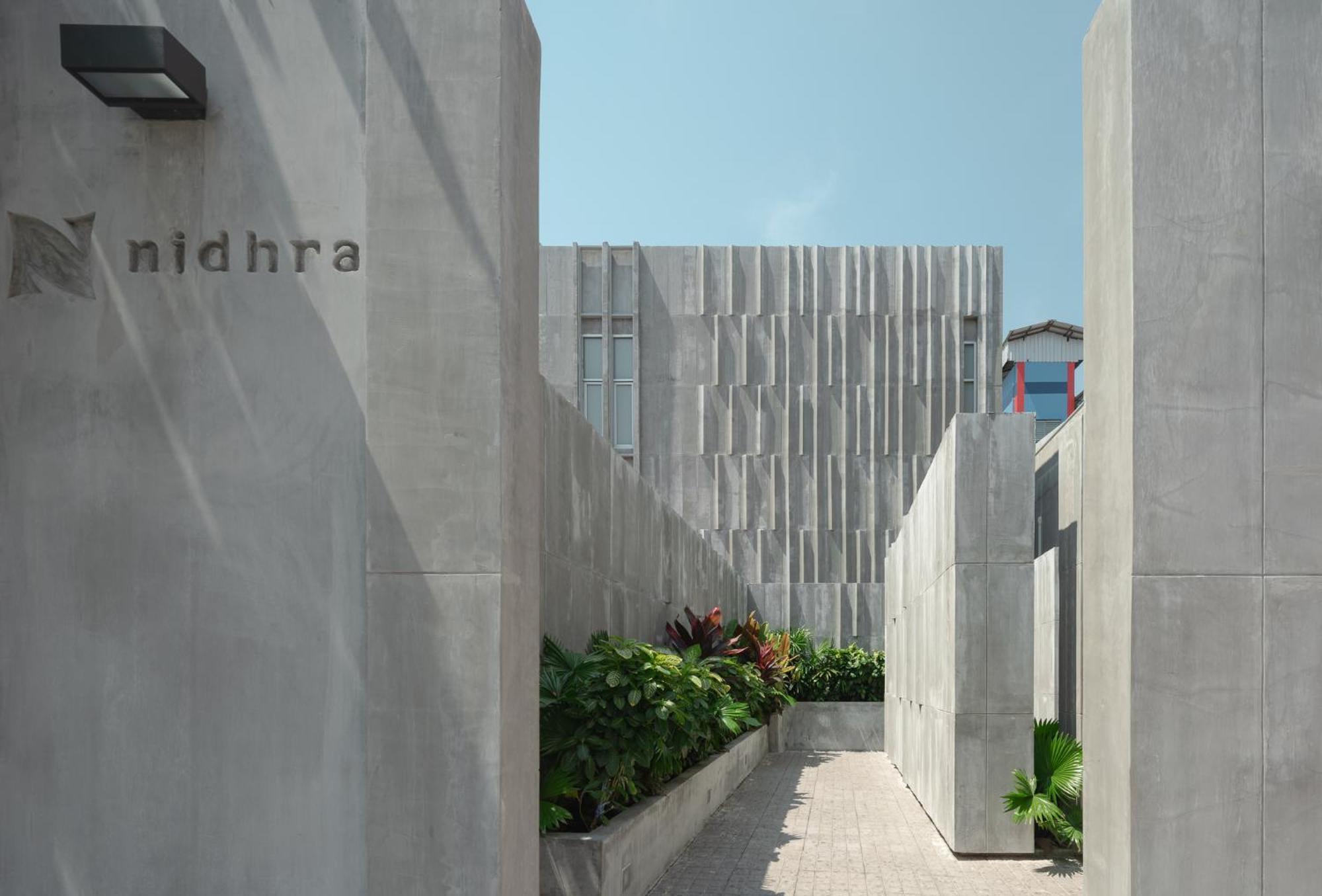 Nidhra Boutique Hotel Bangkok Sukhumvit Екстер'єр фото